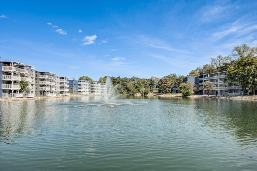 Primary Photo - Lakeshore Drive Apartment Homes