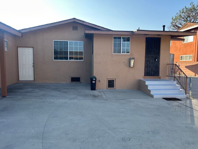 Building Photo - 608 N Orange Ave