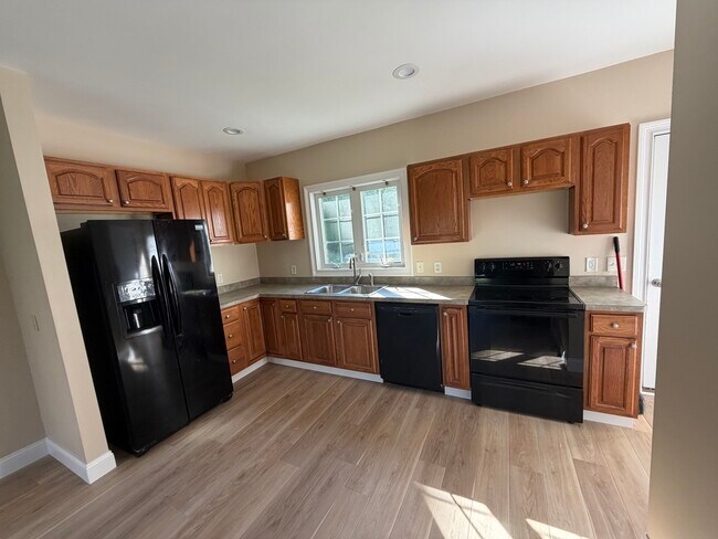 Building Photo - 33 Brunelle Dr