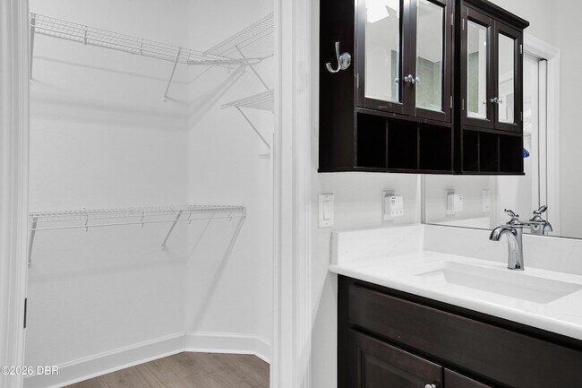 Building Photo - 358 Good Life Wy