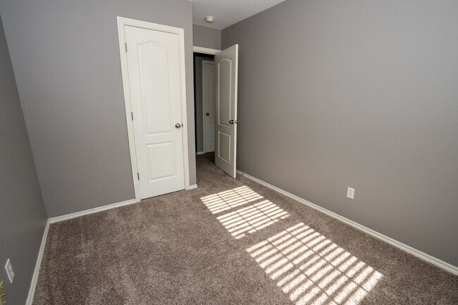 Building Photo - 3 Bed / 2 Bath in Collinsville!