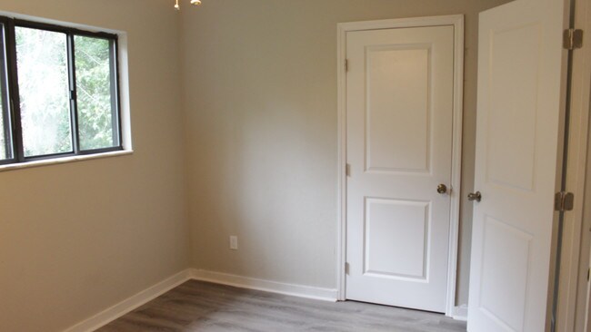 Building Photo - 1356 Linda Ann Dr