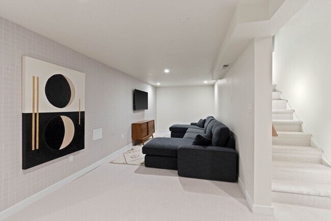 Building Photo - Beautiful Single Family Home!