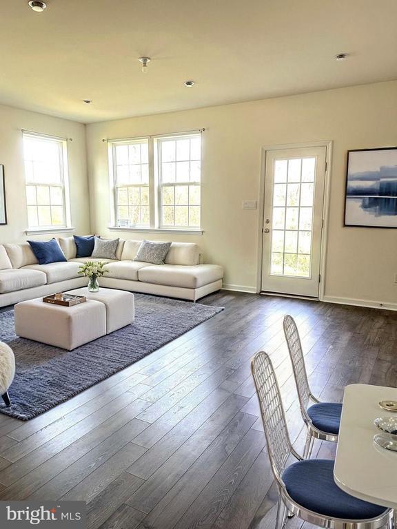 Building Photo - 121 Mazzeo Dr