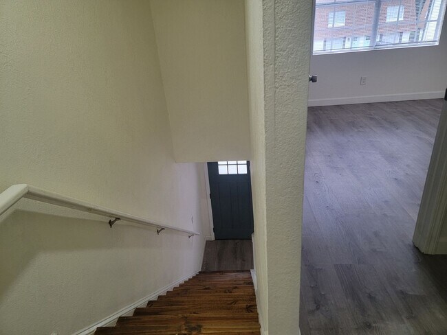 Building Photo - Rent a Community..Prime Location