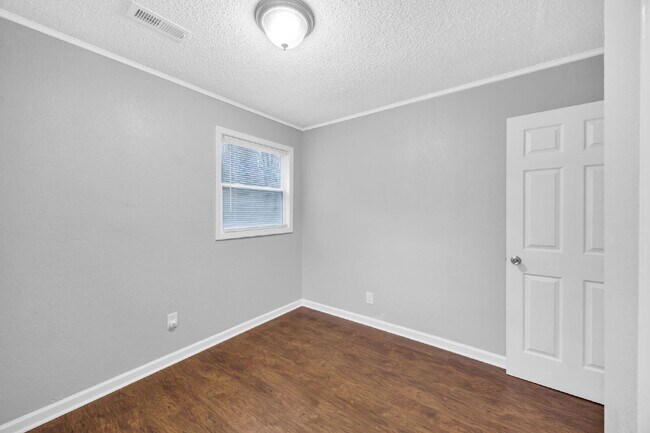 Building Photo - Welcome to your renovated 3-bed, 2-bath gem in scenic Gaffney, SC! $1,450/mo rent