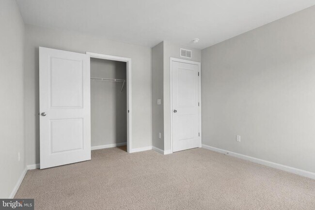 Building Photo - 3210 White Tail Dr