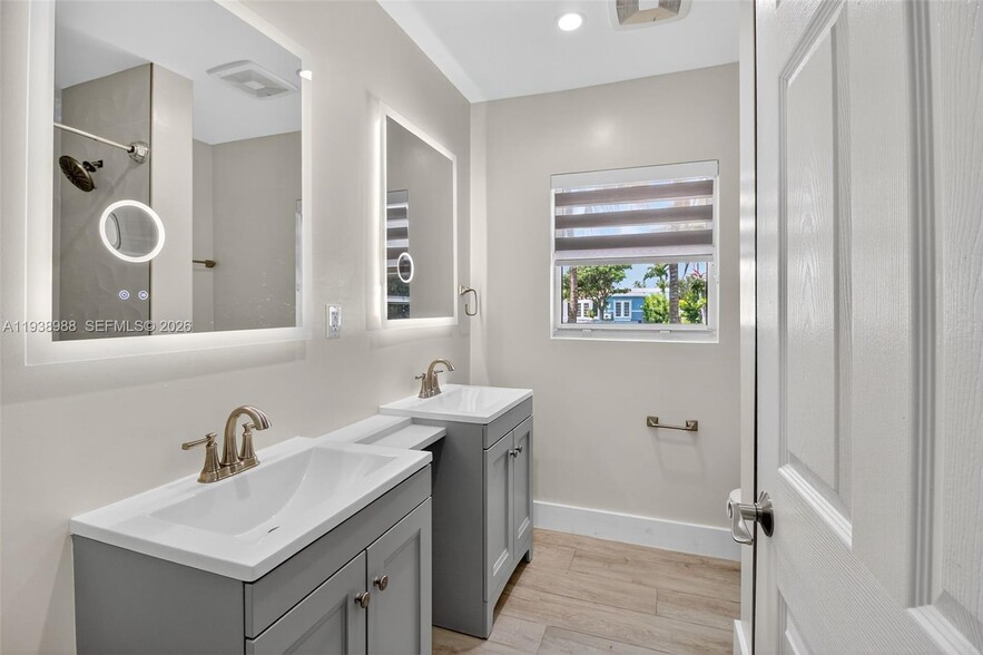 Building Photo - 6090 SW 63rd Ave