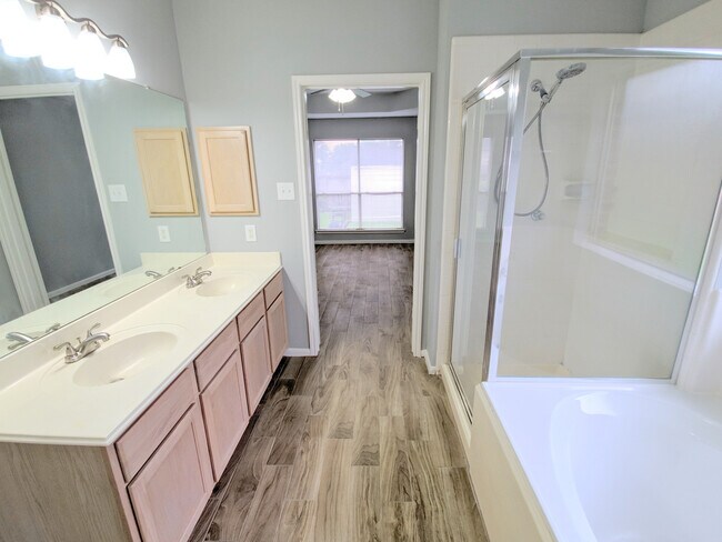 Building Photo - 4805 E Columbary Dr