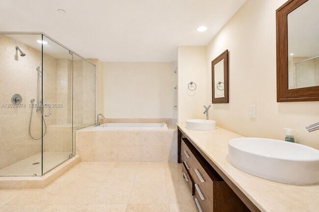 Building Photo - 475 Brickell Ave