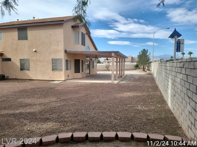 Building Photo - HOME ON THE OUTSKIRTS OF ALIANTE!