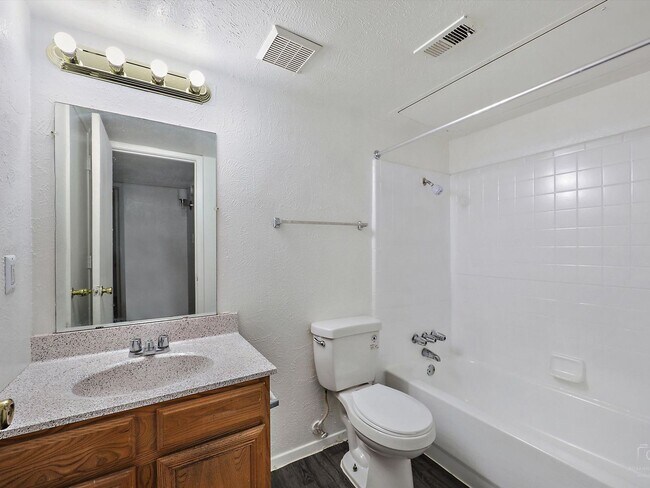 Building Photo - Spacious 2-Bedroom Apartments in Dallas – Starting at $1,150/Month