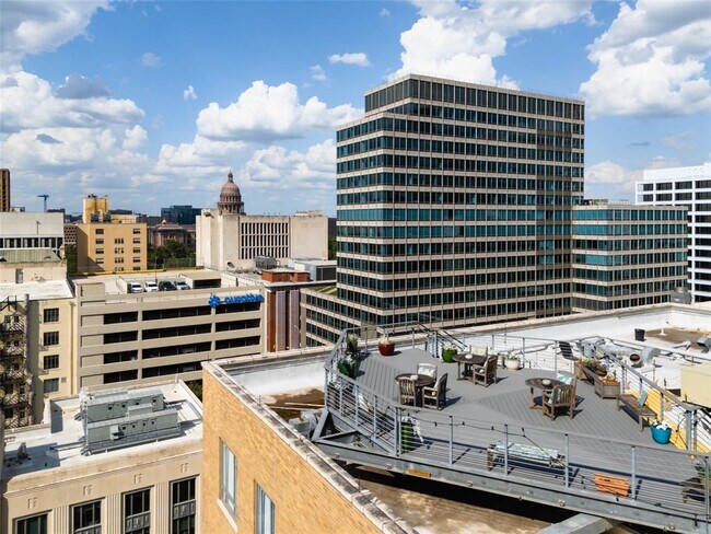 Building Photo - 710 Colorado St