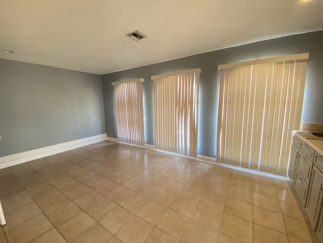 Building Photo - 1409 Madrid Way