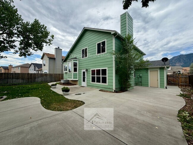Building Photo - 1428 Coolcrest Dr