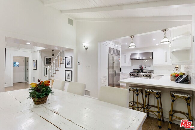 Building Photo - 1760 Nichols Canyon Rd