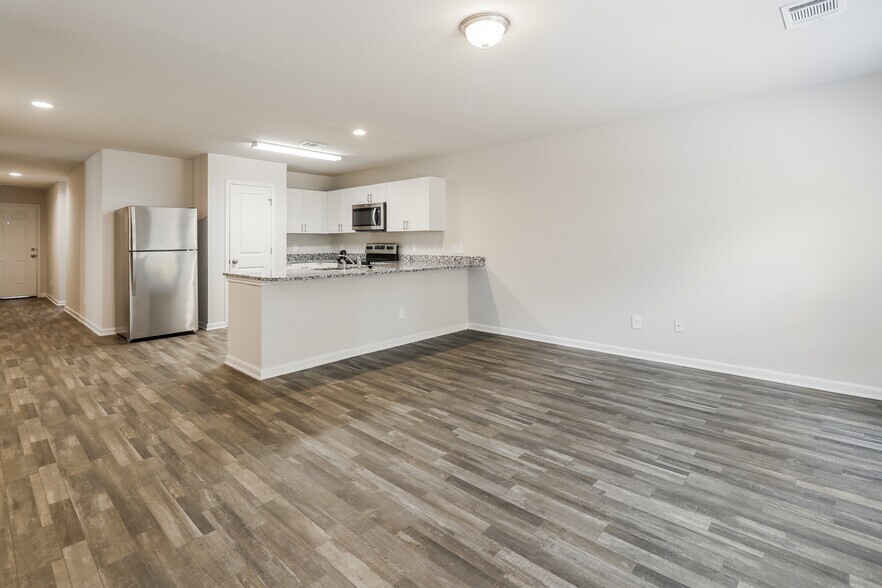 Building Photo - 14207 Green Wing Cir