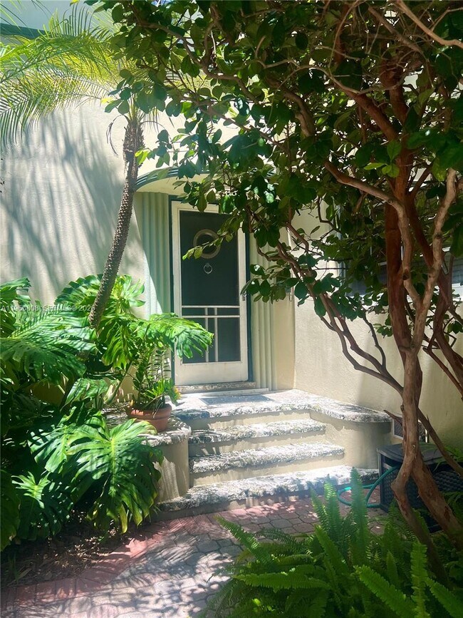 Building Photo - 814 Michigan Ave