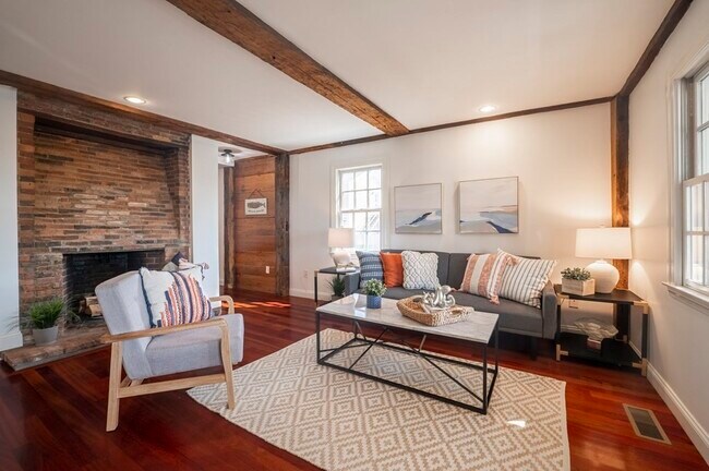 Building Photo - 4 Blaney St