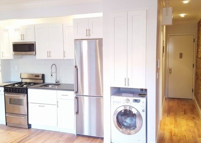 Interior Photo - 1413 York Avenue