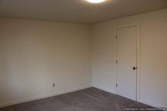 Building Photo - Updated One-Story 2-Bedroom Duplex with Garage and Yard