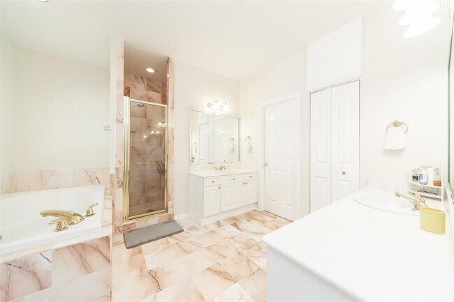 Building Photo - 5115 Fairmont St