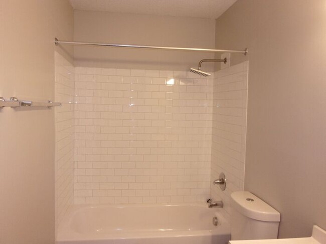 Building Photo - Recently Renovated 2 Bedroom 1 1/2 Bath To...