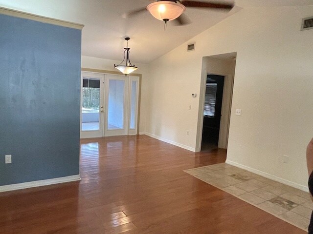 Building Photo - 825 Mary Frank Ct