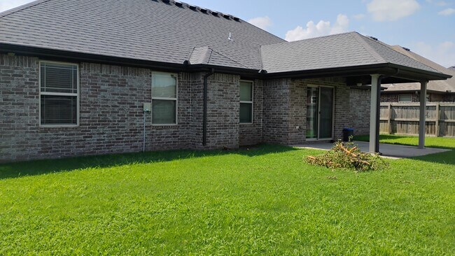 Building Photo - 1911 SW Cypress St