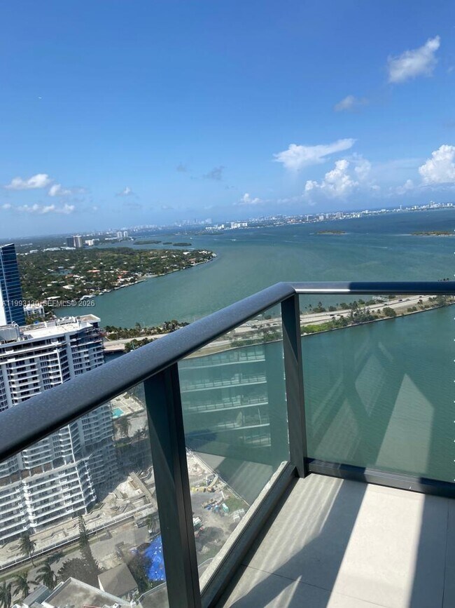 Building Photo - 650 NE 32nd St