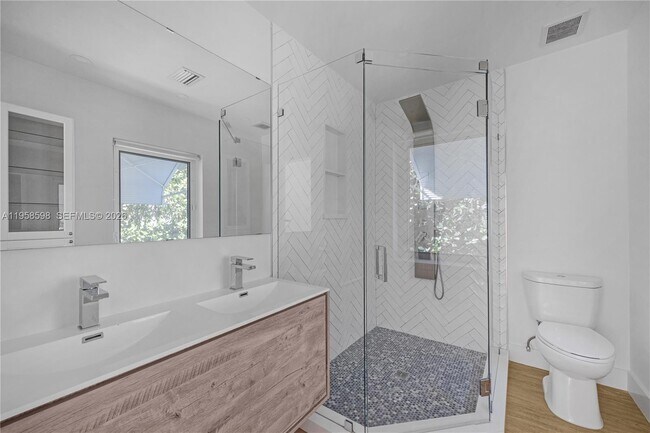 Building Photo - 6476 SW 10th Terrace