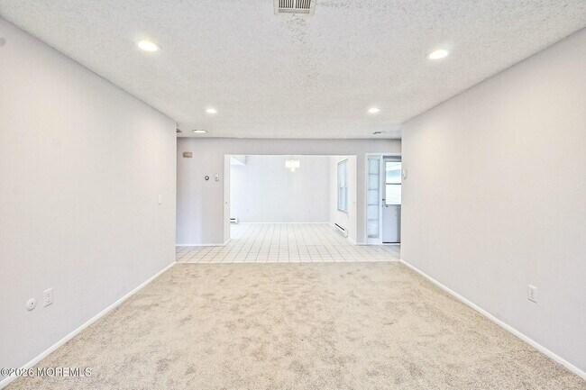 Building Photo - 332B Quinton Dr