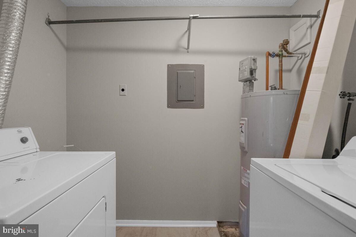 Building Photo - 12415 Hickory Tree Way