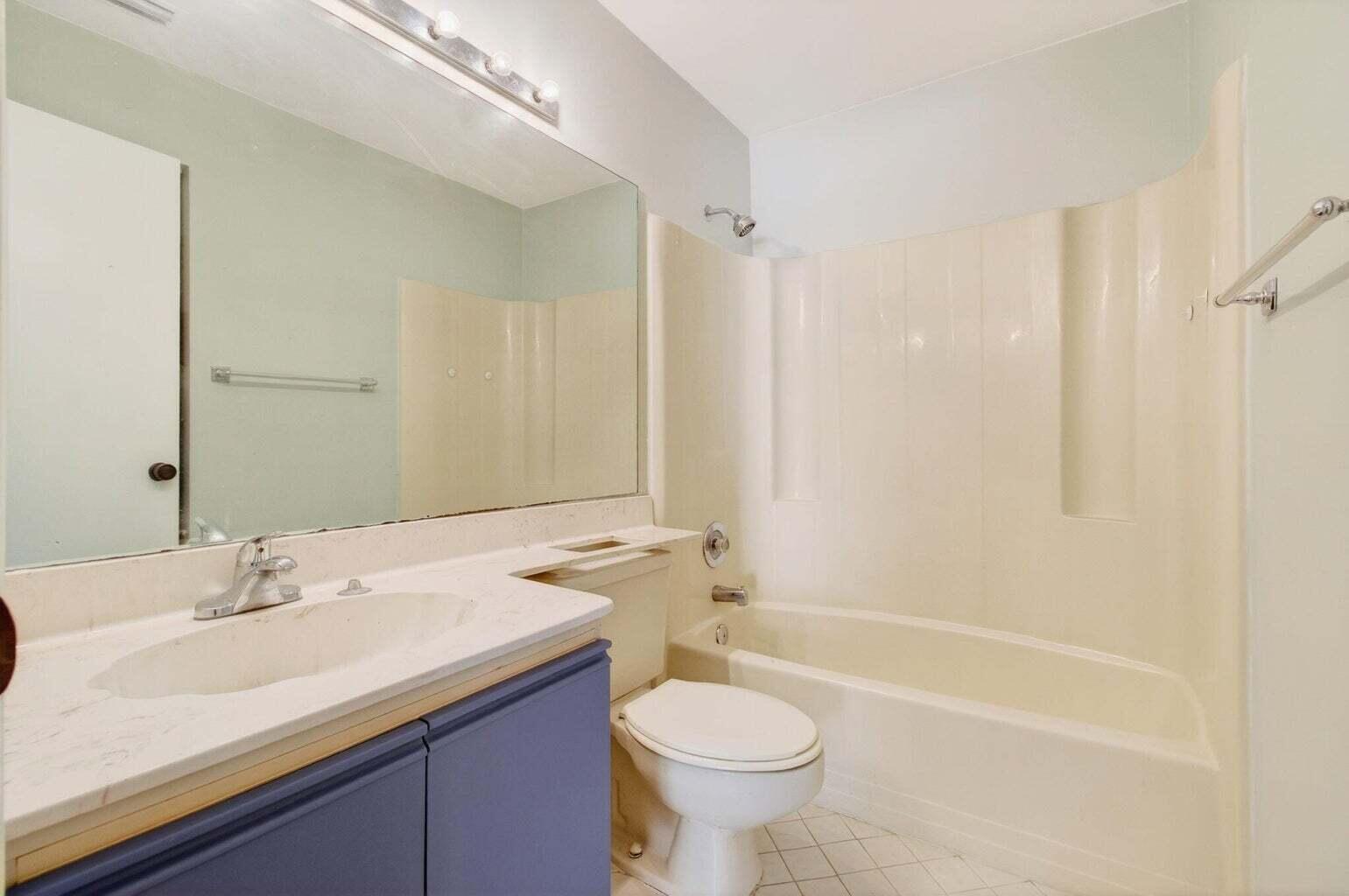 Building Photo - 400 Club Cir