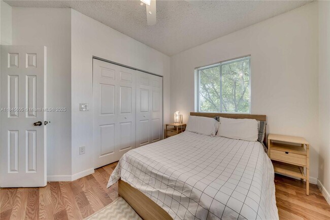 Building Photo - 16332 Malibu Dr