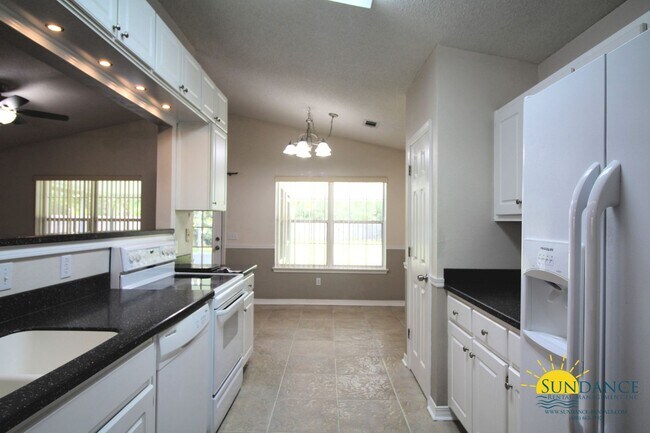 Building Photo - Gorgeous 3 Bedroom Home in Fort Walton Beach