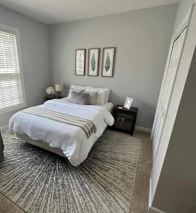Building Photo - Beautiful 4-Bedroom Home in Desirable Baynard Park! | Hardwood Floors, Corian Countertops & Priva...