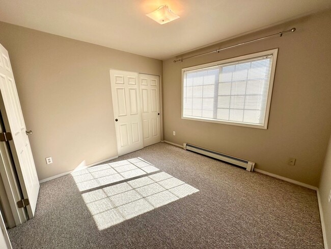 Building Photo - Introducing the Perfect Townhouse Steps Away from Central WA University!