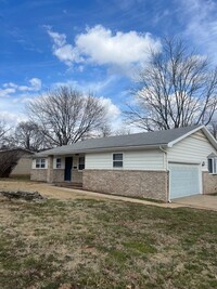 Building Photo - Updated 3 bedroom, 1 bathroom house