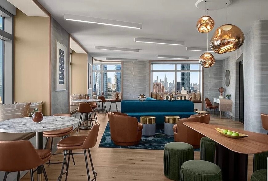 Lounge - 123 Washington St