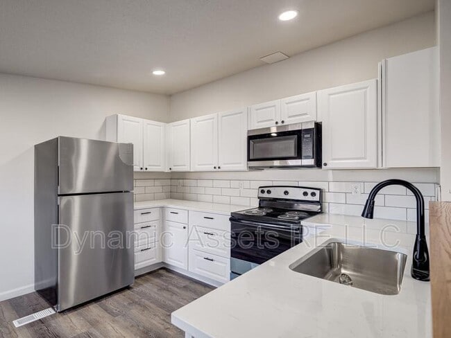 Building Photo - 403 N Walnut St