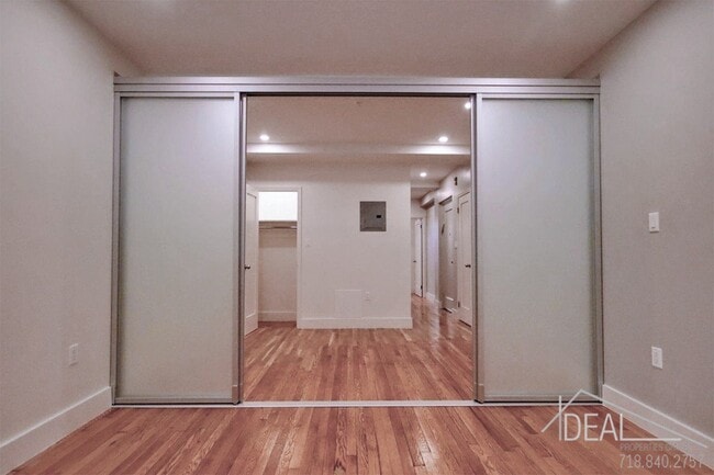 Building Photo - 18 Waverly Pl