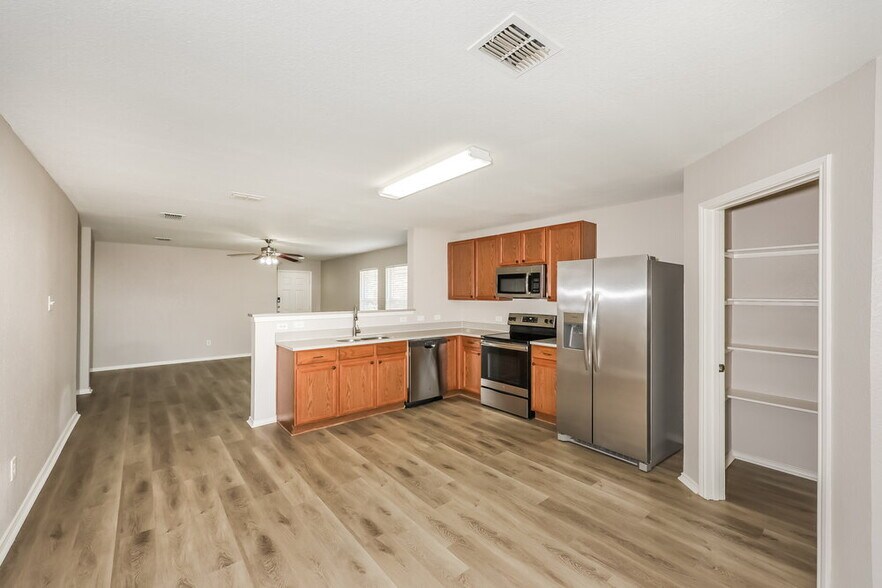 Building Photo - 1337 Castle Ridge Rd