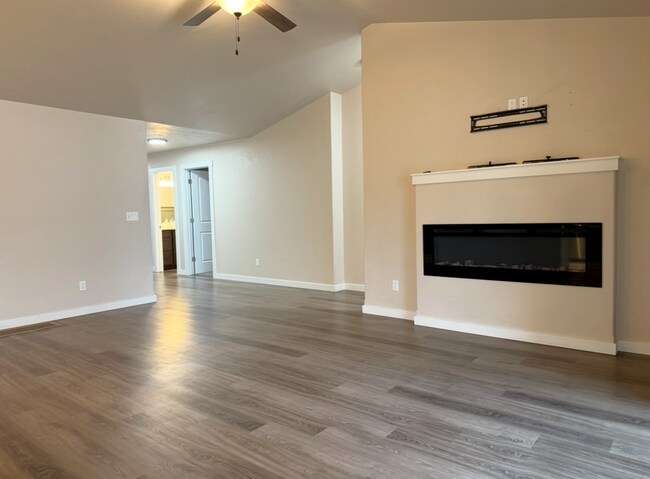 Building Photo - Beautiful Kalispell Home