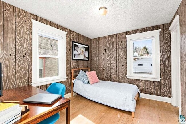 Building Photo - Available For A July/August 1st - 3 Bedroo...