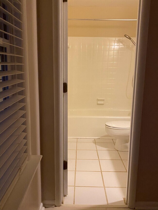 Building Photo - 7585 Skipper Ln