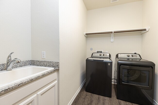 Building Photo - 11 Pioneer Canyon Pl