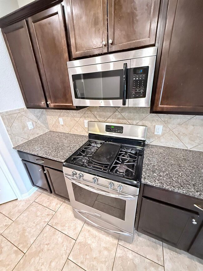 Building Photo - 517 Cerrito Cove