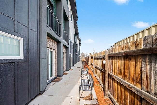 Building Photo - Fully Furnished 3 Bedroom 3 1/2 Bath in Wheat Ridge