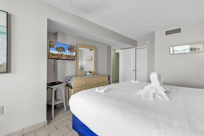 Building Photo - 2500b N Ocean Blvd